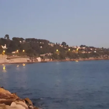 Appartement Entier Au Dessus De Villa, Climatisation Reversible Poele A Bois Tres Chaleureux , Wi Fi Parking Privee Gratuit Situation 500 M, Plage Et Centre Ville Sanary-sur-Mer Exterior foto