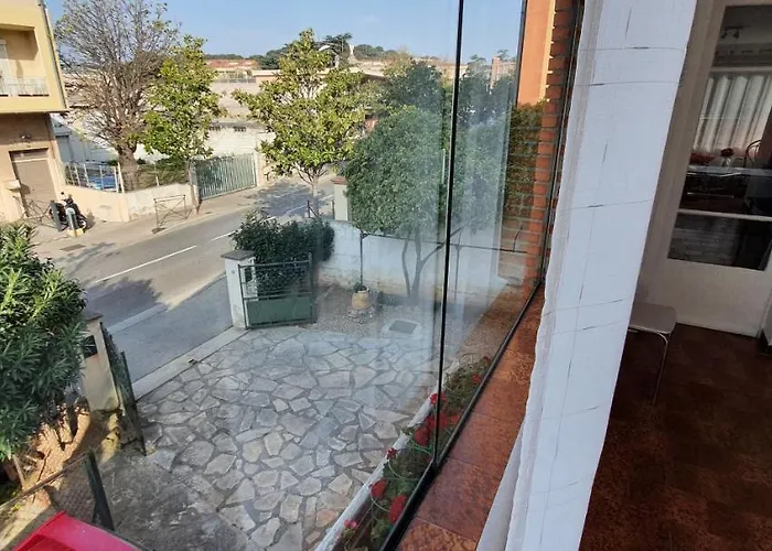 Appartement Entier Au Dessus De Villa, Climatisation Reversible Poele A Bois Tres Chaleureux , Wi Fi Parking Privee Gratuit Situation 500 M, Plage Et Centre Ville