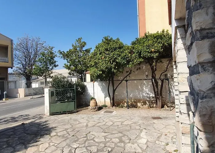 Appartement Entier Au Dessus De Villa, Climatisation Reversible Poele A Bois Tres Chaleureux , Wi Fi Parking Privee Gratuit Situation 500 M, Plage Et Centre Ville