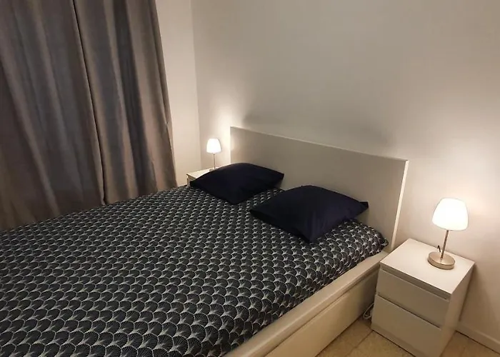 Appartement Entier Au Dessus De Villa, Climatisation Reversible Poele A Bois Tres Chaleureux , Wi Fi Parking Privee Gratuit Situation 500 M, Plage Et Centre Ville