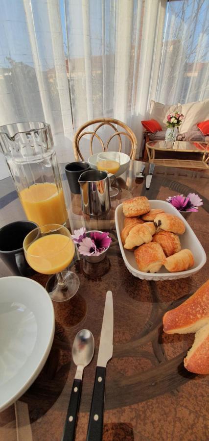 Entier Au Dessus De Villa, Climatisation Reversible Poele A Bois Tres Chaleureux , Wi Fi Parking Privee Gratuit Situation 500 M, Et Centre * Sanary-sur-Mer