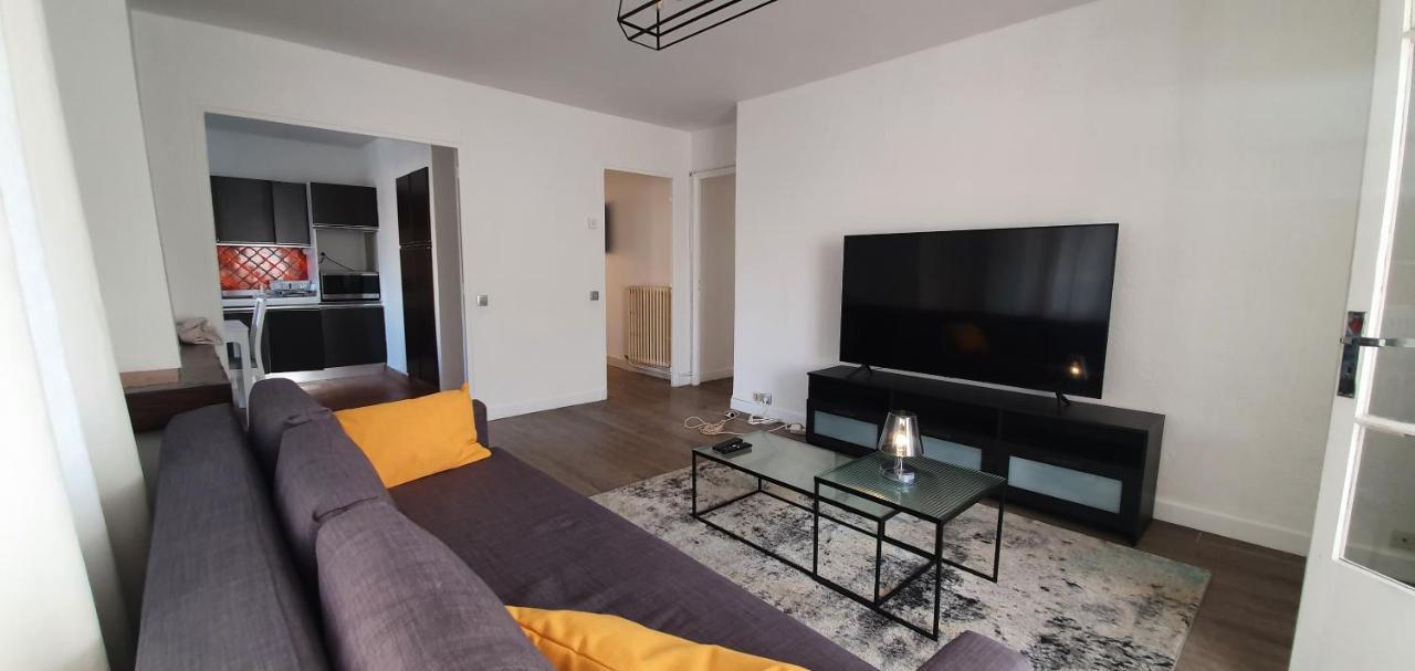 Entier Au Dessus De Villa, Climatisation Reversible Poele A Bois Tres Chaleureux , Wi Fi Parking Privee Gratuit Situation 500 M, Et Centre Sanary-sur-Mer