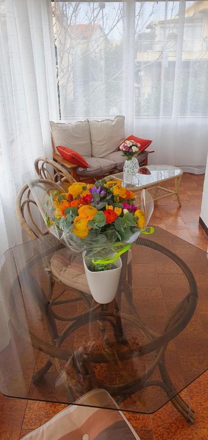 Entier Au Dessus De Villa, Climatisation Reversible Poele A Bois Tres Chaleureux , Wi Fi Parking Privee Gratuit Situation 500 M, Et Centre Apartment Sanary-sur-Mer