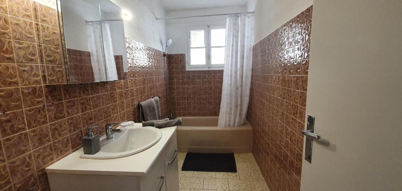 Entier Au Dessus De Villa, Climatisation Reversible Poele A Bois Tres Chaleureux , Wi Fi Parking Privee Gratuit Situation 500 M, Et Centre *