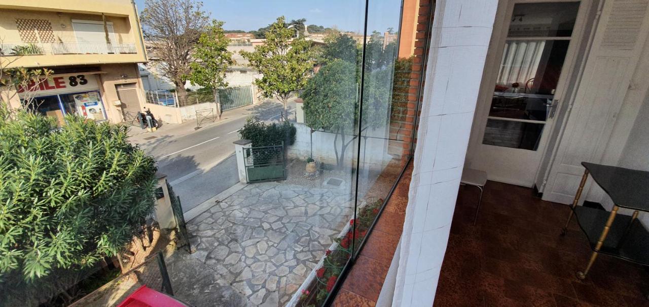 Apartment Entier Au Dessus De Villa, Climatisation Reversible Poele A Bois Tres Chaleureux , Wi Fi Parking Privee Gratuit Situation 500 M, Et Centre Sanary-sur-Mer