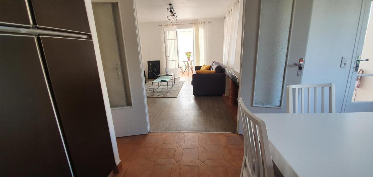 Entier Au Dessus De Villa, Climatisation Reversible Poele A Bois Tres Chaleureux , Wi Fi Parking Privee Gratuit Situation 500 M, Et Centre Sanary-sur-Mer