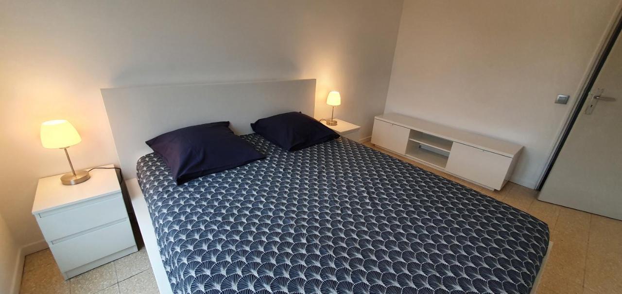Entier Au Dessus De Villa, Climatisation Reversible Poele A Bois Tres Chaleureux , Wi Fi Parking Privee Gratuit Situation 500 M, Et Centre Apartment *