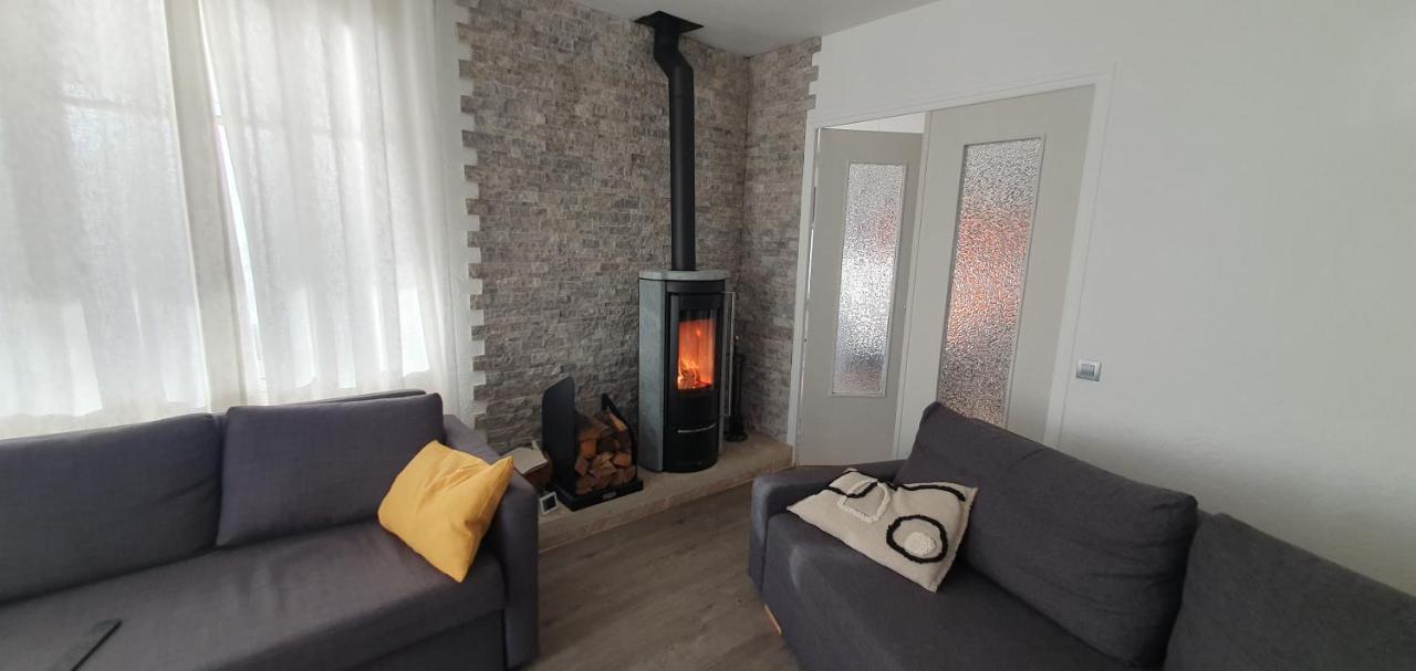 Entier Au Dessus De Villa, Climatisation Reversible Poele A Bois Tres Chaleureux , Wi Fi Parking Privee Gratuit Situation 500 M, Et Centre Apartment Sanary-sur-Mer